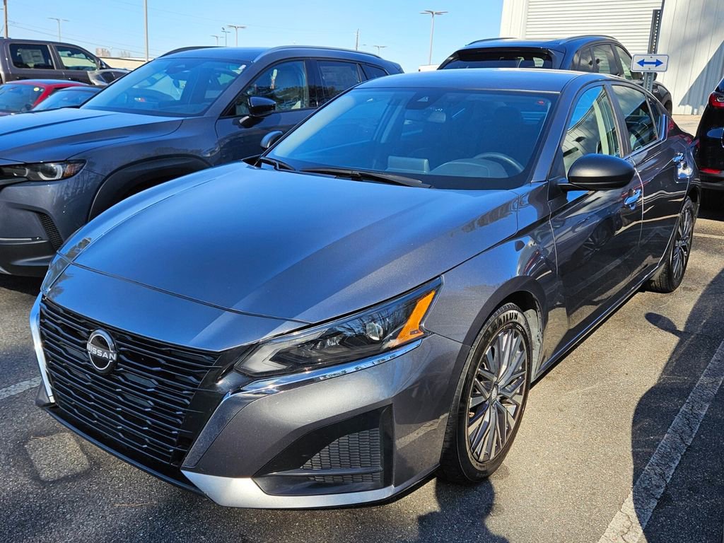 Used 2024 Nissan Altima 2.5 SV image 3