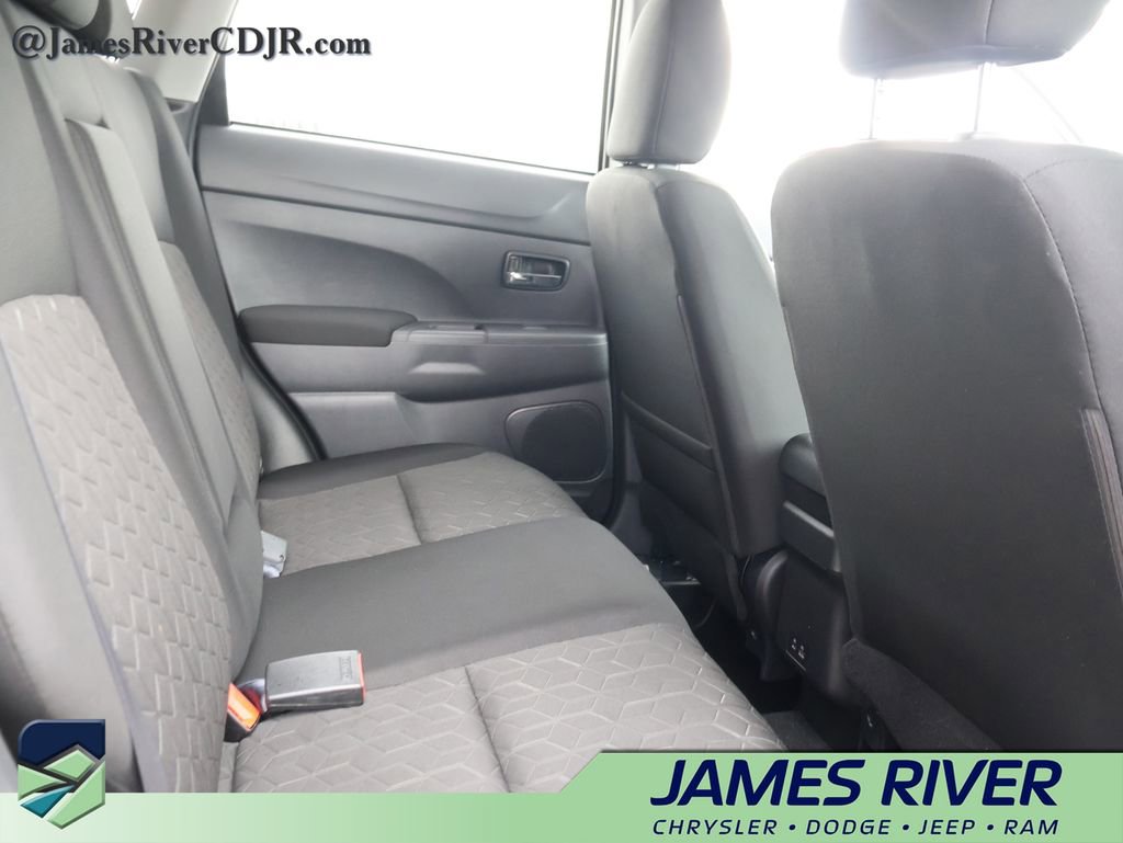 Used 2025 Mitsubishi Outlander Sport LE AWD/4WD image 32