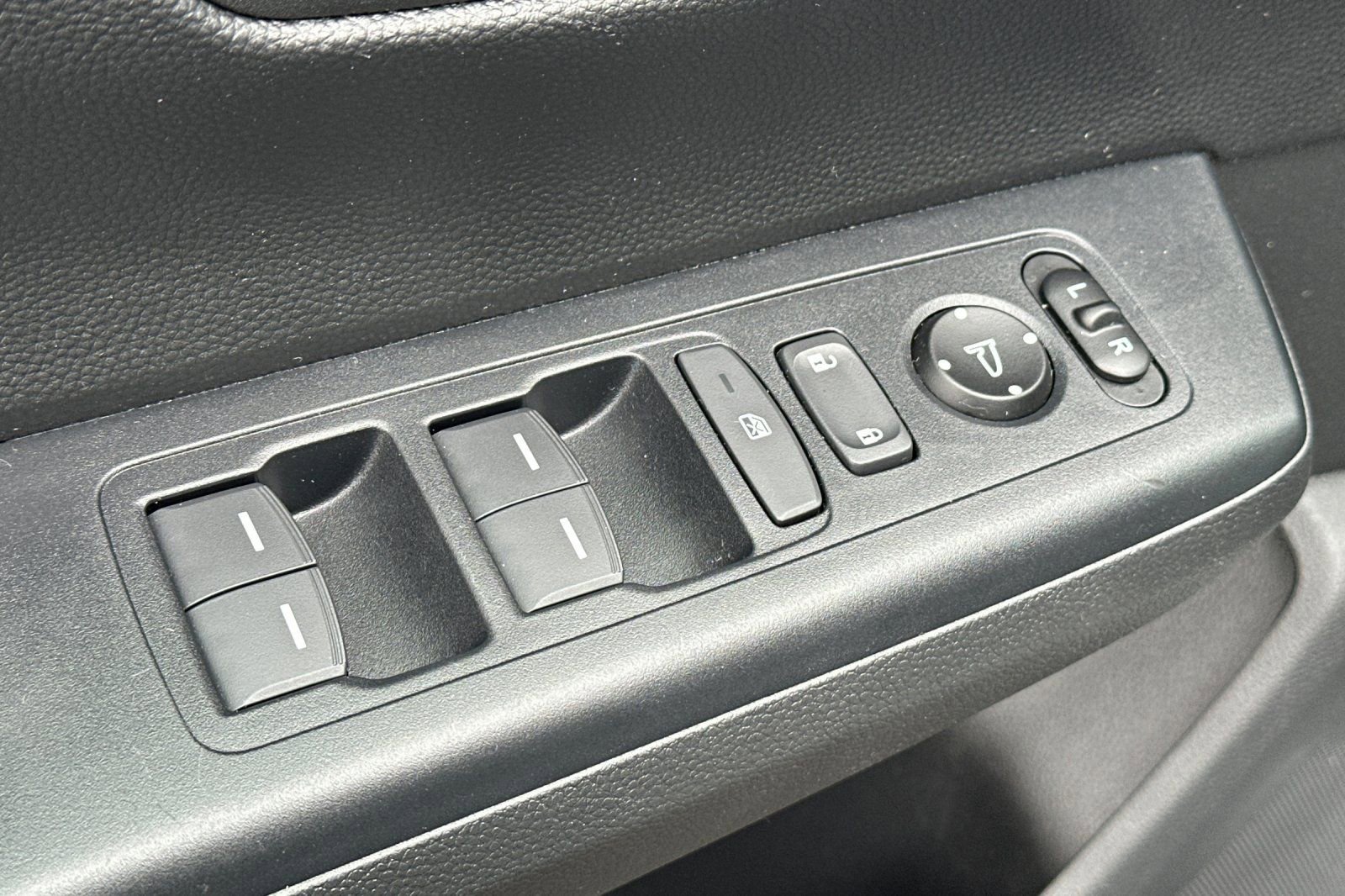 Used 2025 Honda CR-V Sport-L image 12