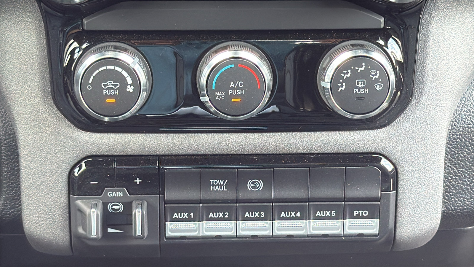New 2026 RAM 5500 Tradesman w/ Chrome Appearance Group AWD/4WD image 24