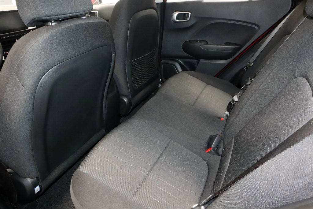 Certified 2025 Hyundai Venue SE FWD image 20