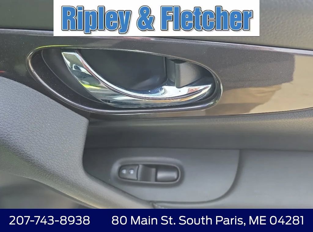 Used 2018 Nissan Rogue S AWD/4WD image 19