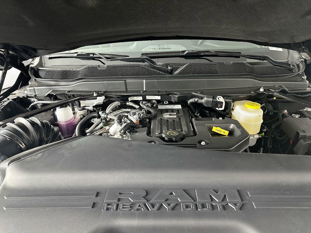 New 2025 RAM 3500 Laramie AWD/4WD image 18