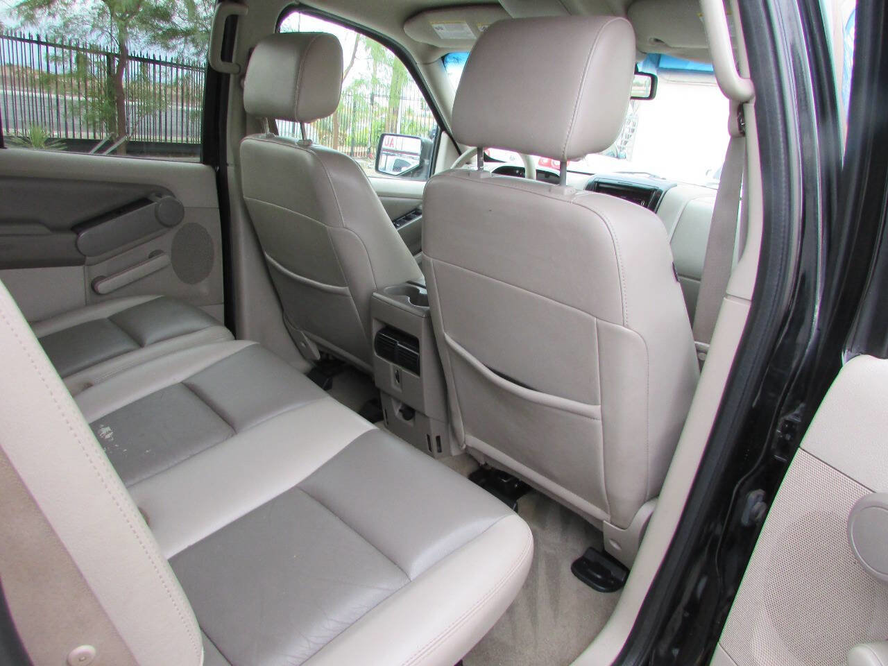 Used 2006 Ford Explorer XLT AWD/4WD image 25