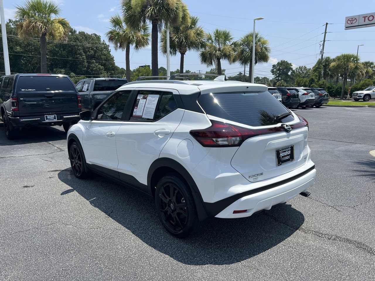 Used 2024 Nissan Kicks SV w/ Interior Electronics Package FWD image 8