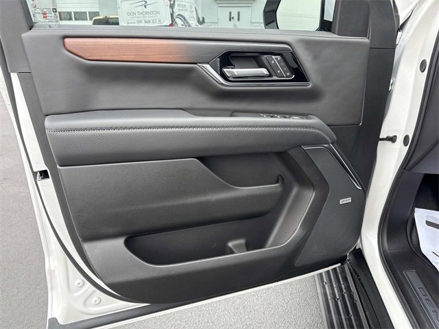 Used 2025 GMC Yukon Denali w/ Sun & Power Step Package image 8