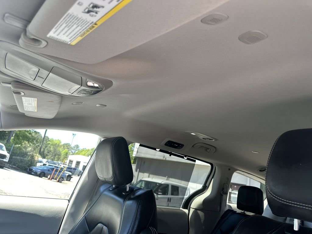 Used 2023 Chrysler Pacifica Touring-L FWD image 32