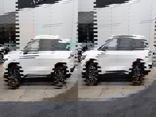 New 2026 Lincoln Nautilus Premier image 9