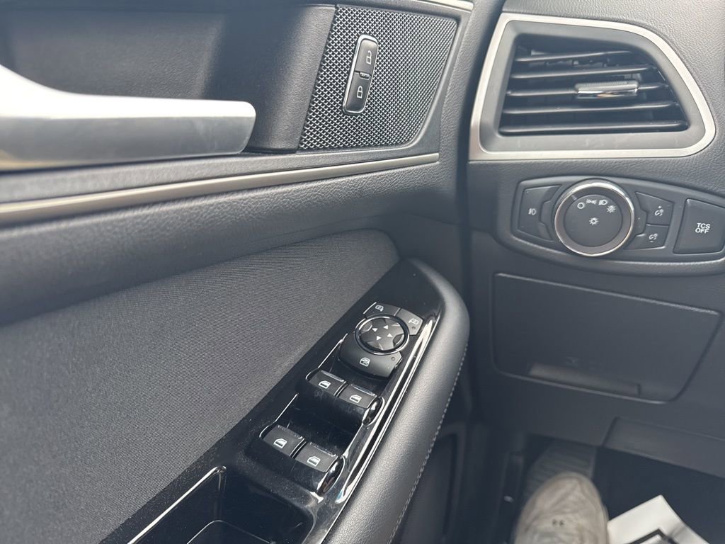 Used 2019 Ford Edge SEL image 38