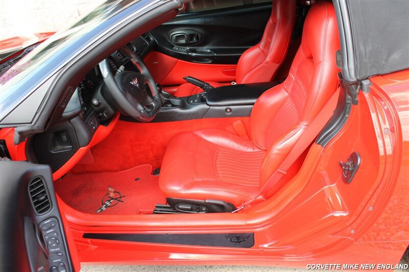 Used 2001 Chevrolet Corvette Coupe w/ Preferred Equipment Group2 RWD image 16
