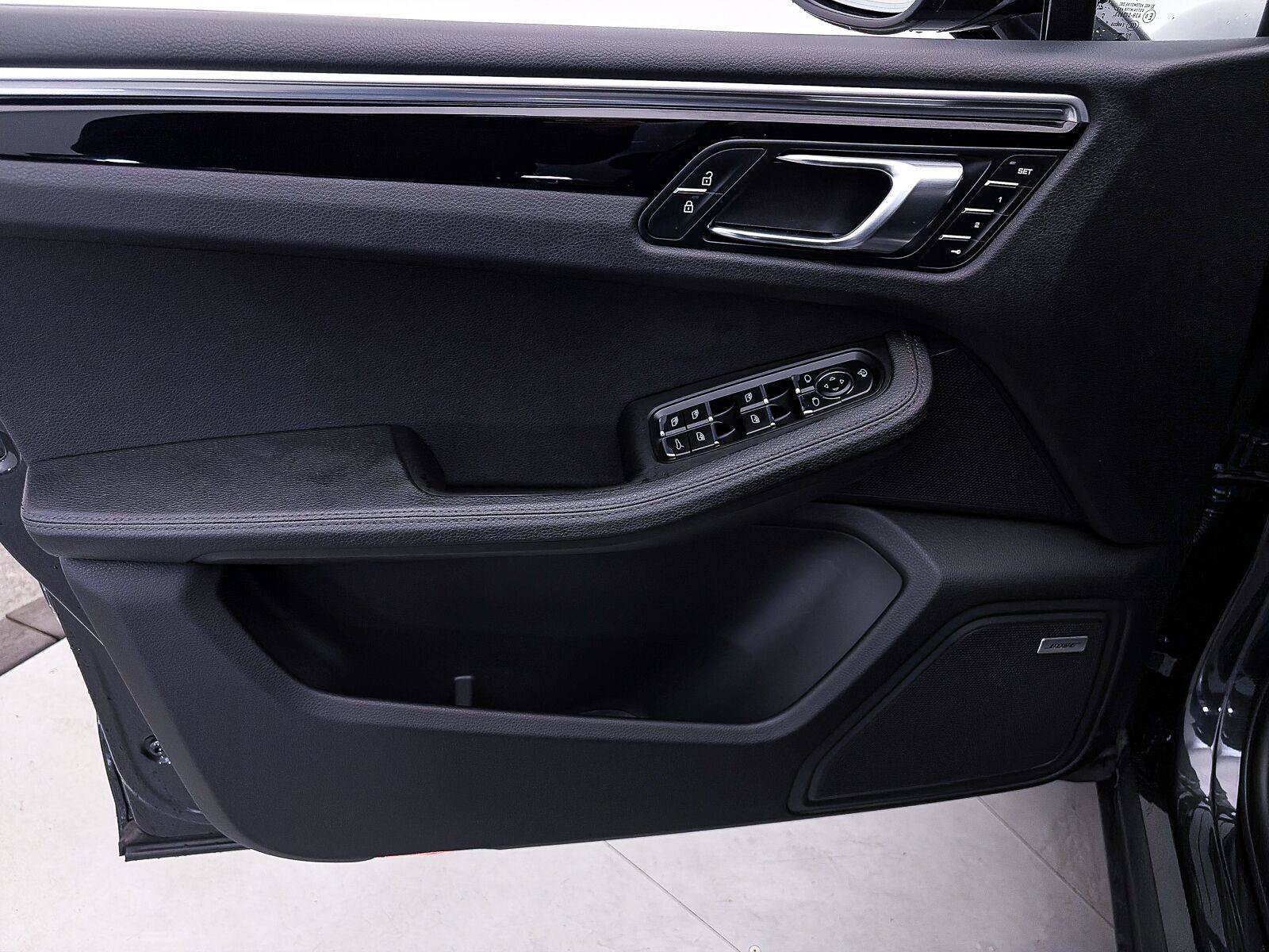Used 2023 Porsche Macan S AWD/4WD image 21