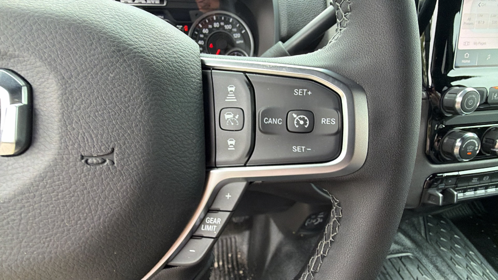 New 2025 RAM 5500 Tradesman w/ Safety Group AWD/4WD image 24