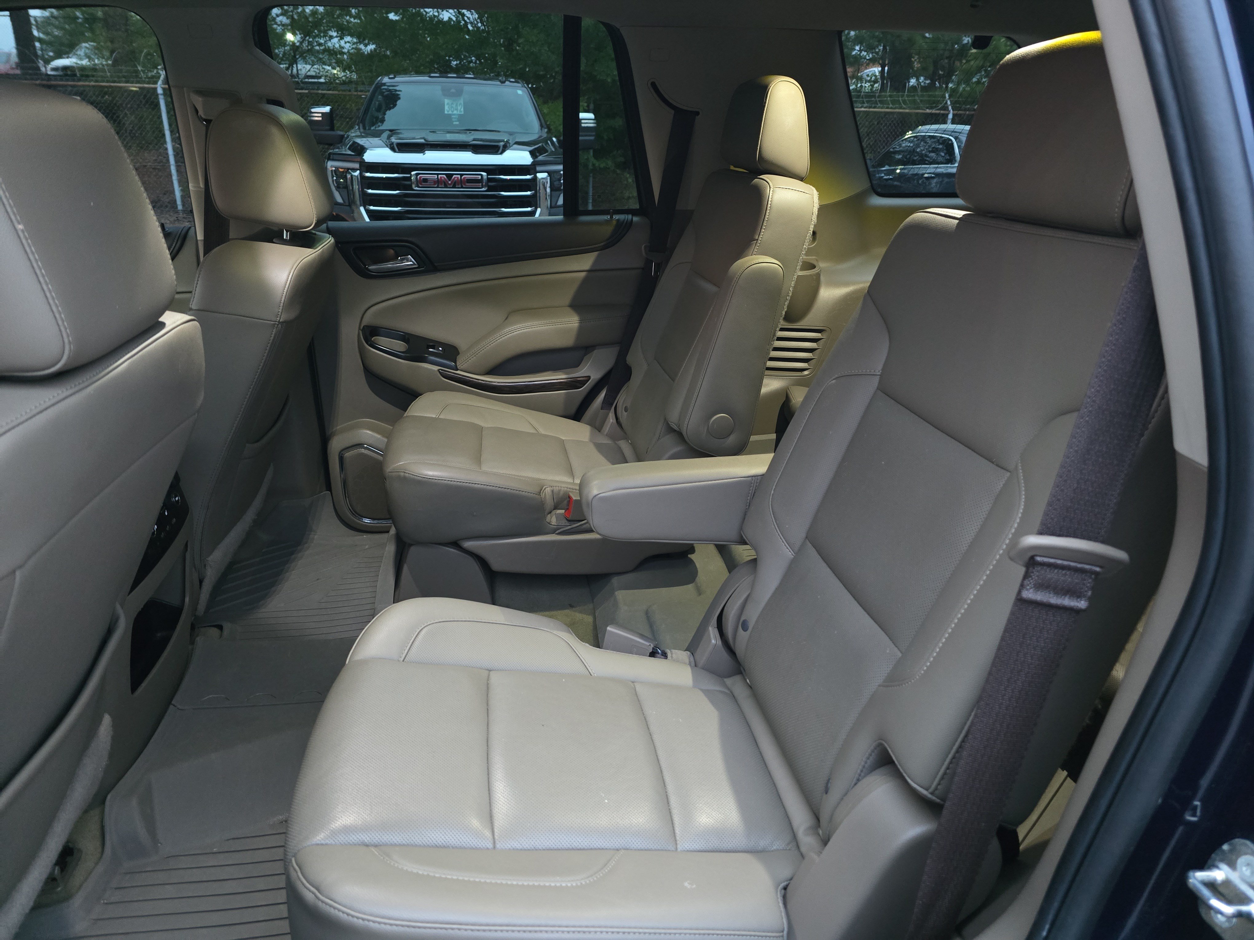 Used 2018 GMC Yukon SLT w/ Premium Edition AWD/4WD image 14