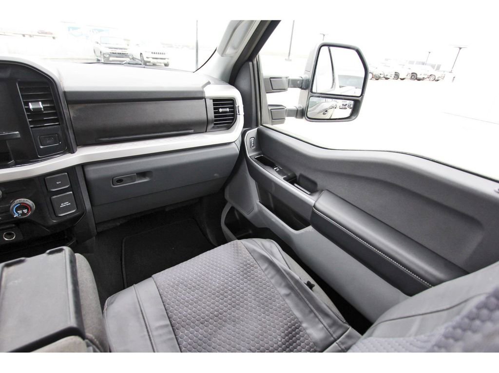 Used 2025 Ford F250 XLT image 10