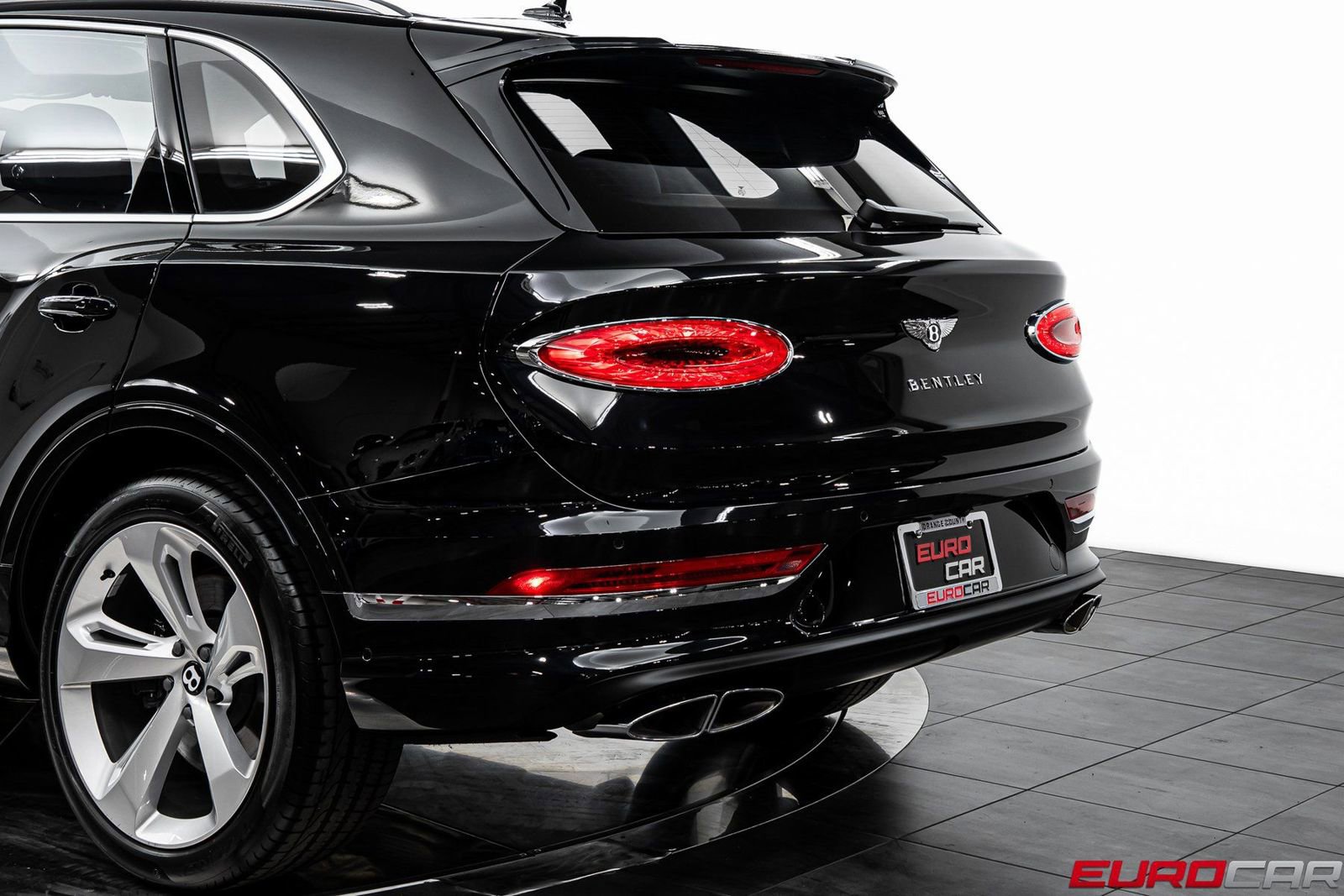 Used 2024 Bentley Bentayga AWD/4WD image 15