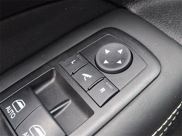 Used 2014 Jeep Grand Cherokee Overland w/ Advanced Technology Group image 32