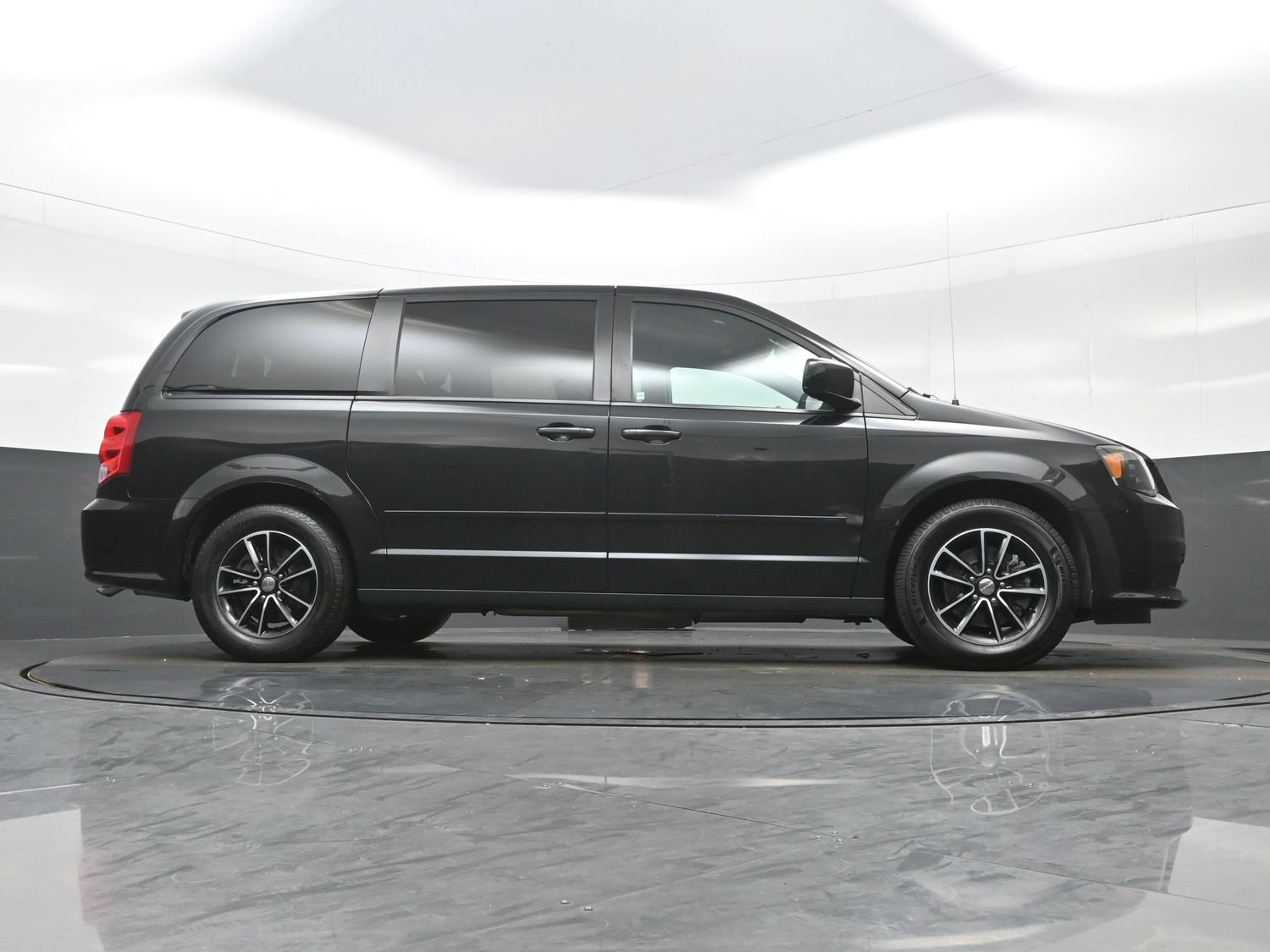 Used 2017 Dodge Grand Caravan GT FWD image 32