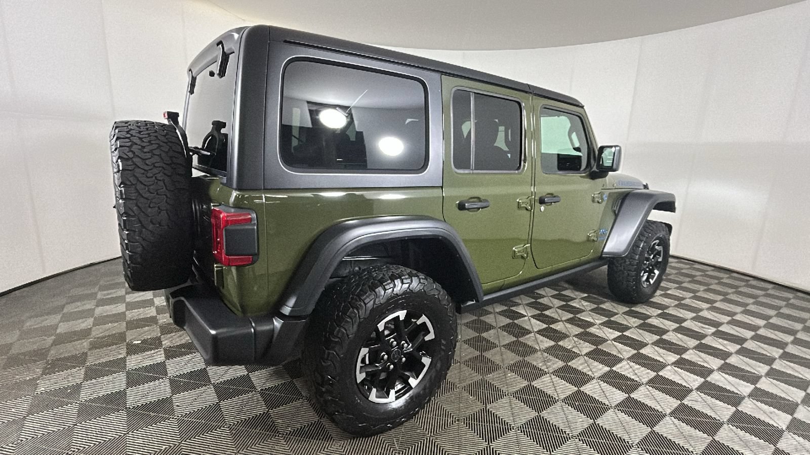 Used 2024 Jeep Wrangler Unlimited Rubicon 4xe AWD/4WD video 3