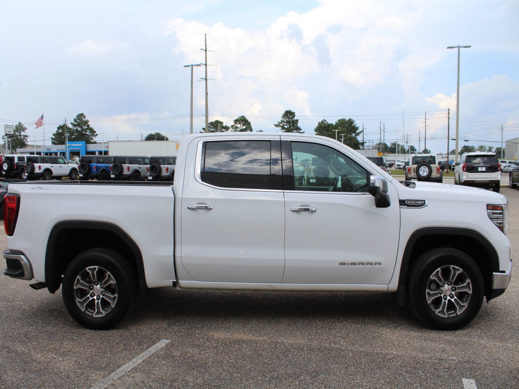 Used 2025 GMC Sierra 1500 SLT AWD/4WD image 4