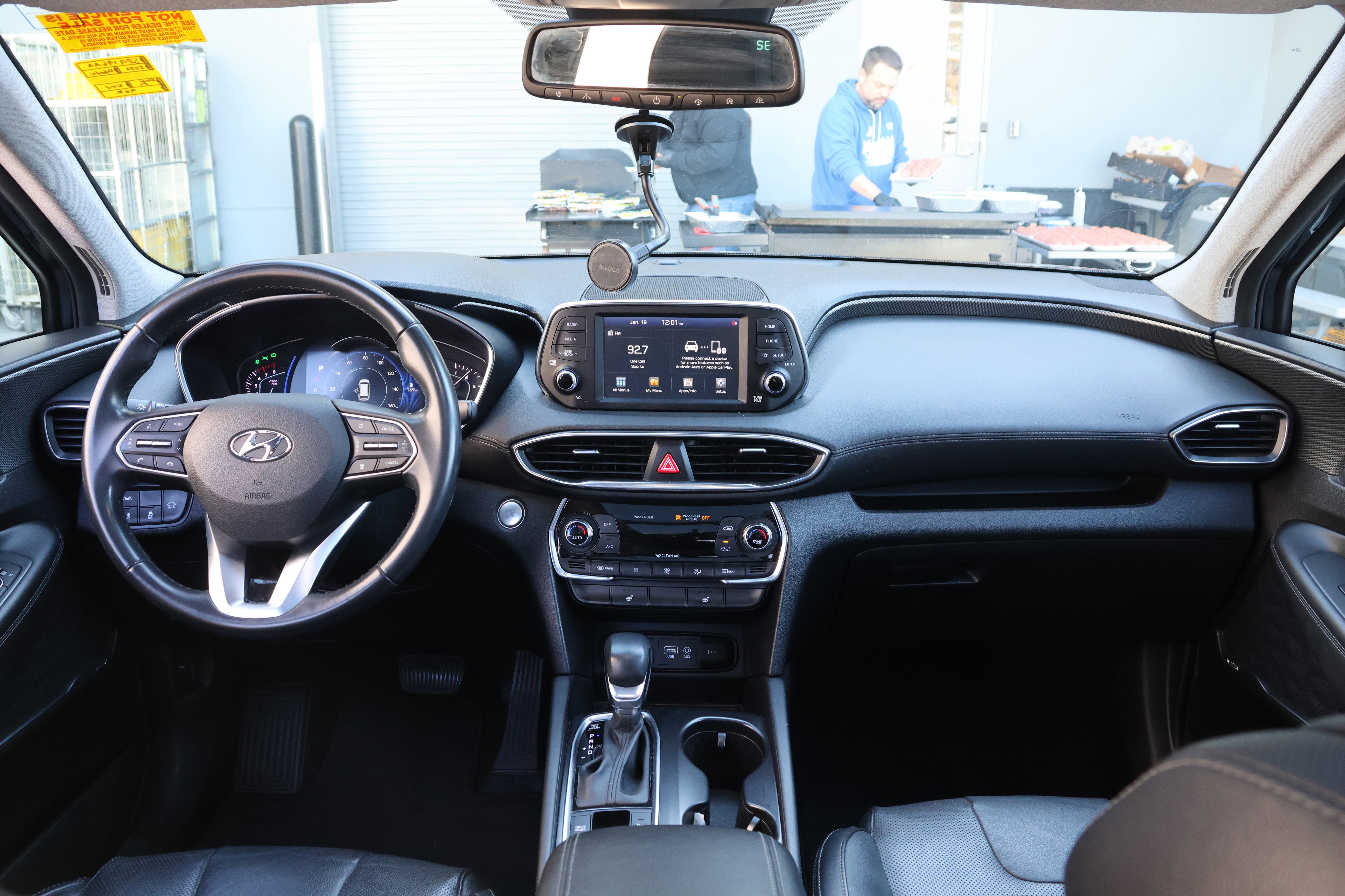 Used 2020 Hyundai Santa Fe SEL w/ Convenience + Premium Package image 16