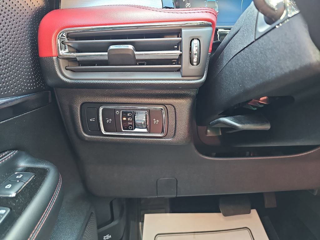 Used 2023 Lincoln Corsair Reserve w/ Jet Appearance Package image 30