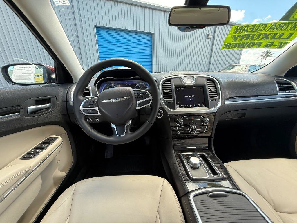 Used 2017 Chrysler 300 Limited RWD image 8