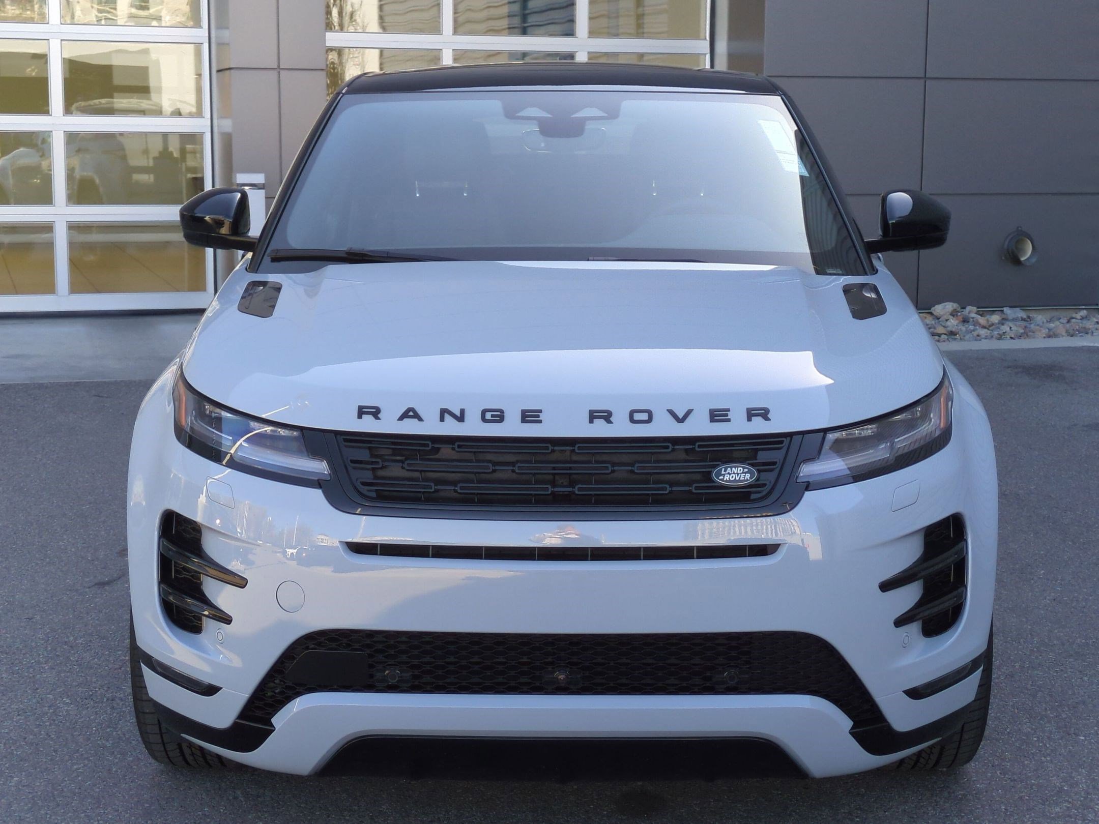 New 2026 Land Rover Range Rover Evoque Dynamic SE image 2