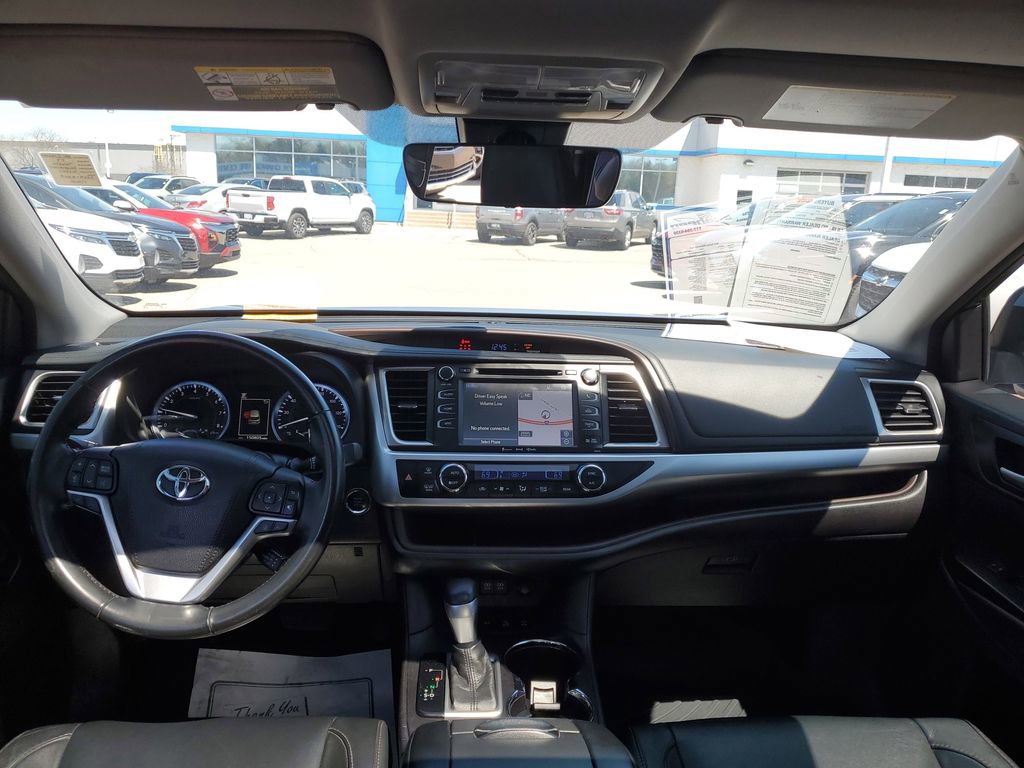 Used 2017 Toyota Highlander XLE AWD/4WD image 30