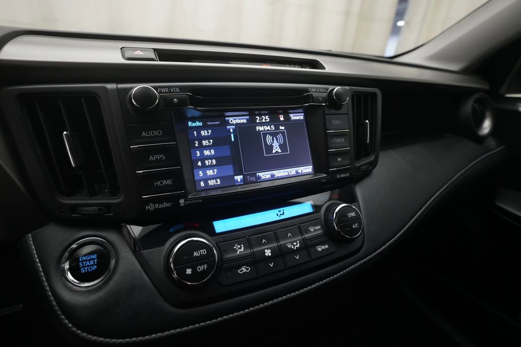 Used 2018 Toyota RAV4 XLE AWD/4WD image 6