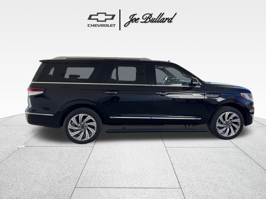 Used 2023 Lincoln Navigator L Reserve image 7