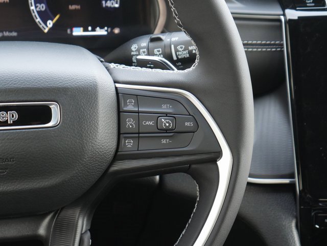 New 2025 Jeep Grand Cherokee Altitude image 17