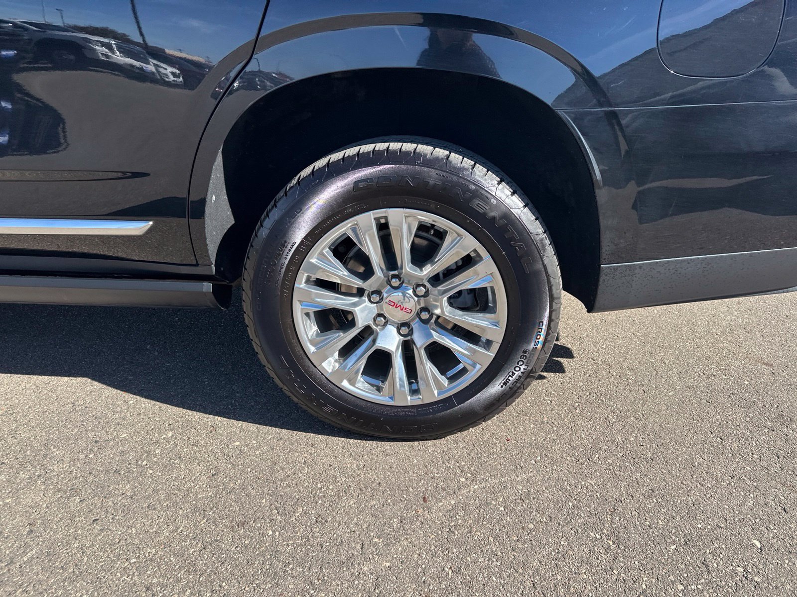Used 2026 GMC Yukon Denali w/ Sun & Power Step Package AWD/4WD image 9