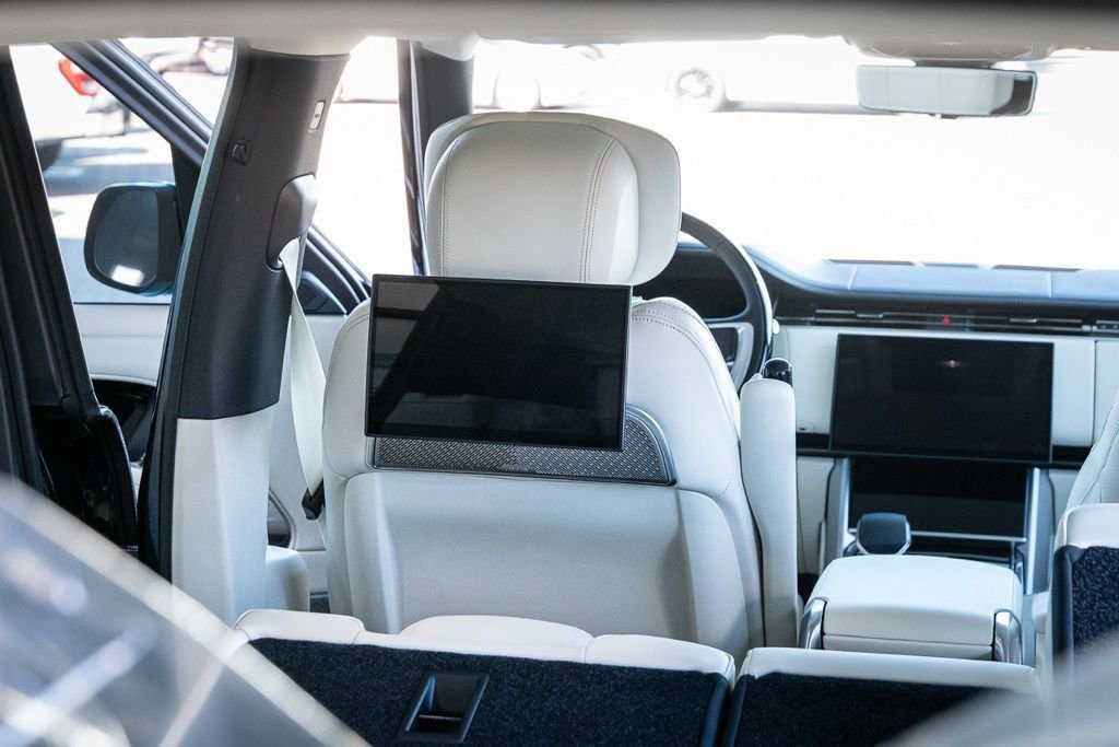 Used 2025 Land Rover Range Rover Long Wheelbase Autobiography image 37