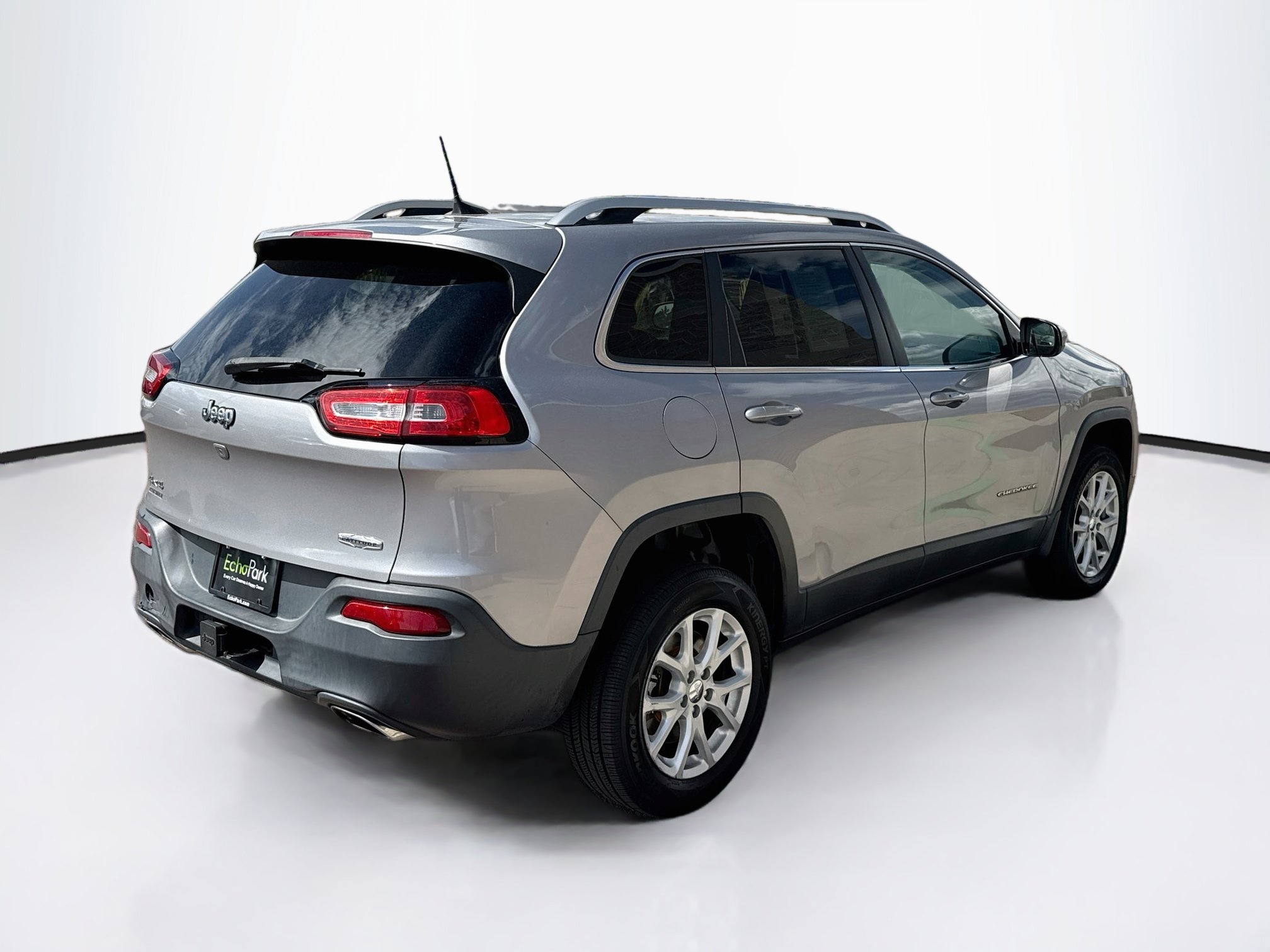 Used 2017 Jeep Cherokee Latitude AWD/4WD image 9