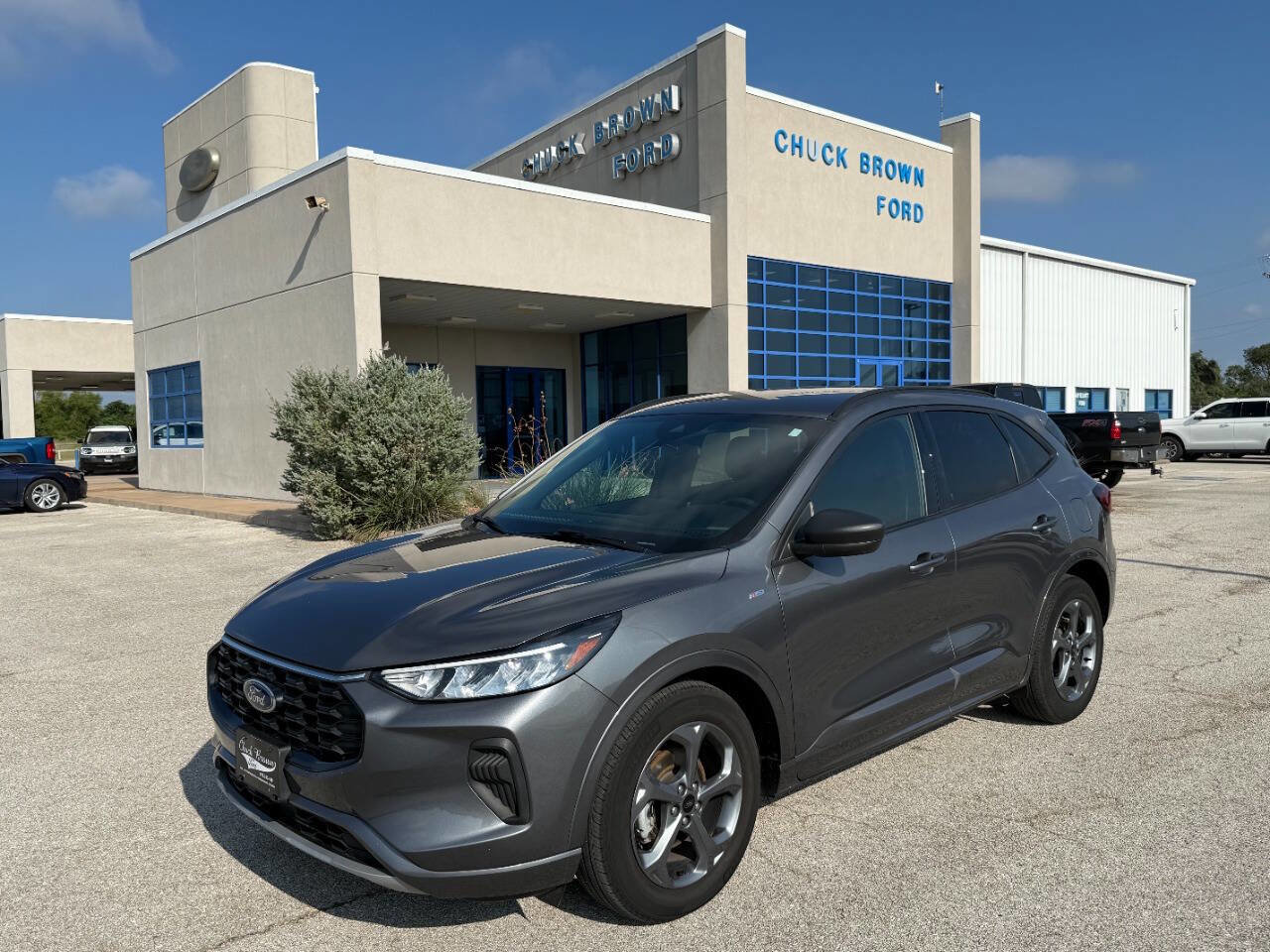 Used 2024 Ford Escape ST-Line w/ Tech Pack #1 FWD image 1