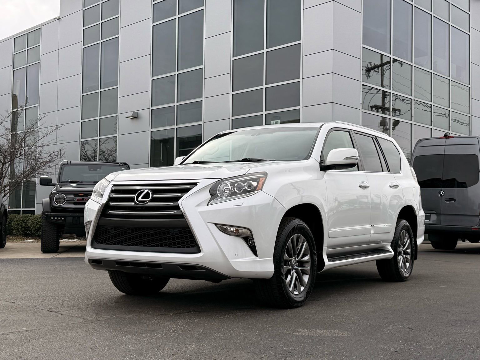 Used 2016 Lexus GX 460 Luxury w/ Preferred Accessory Package image 2