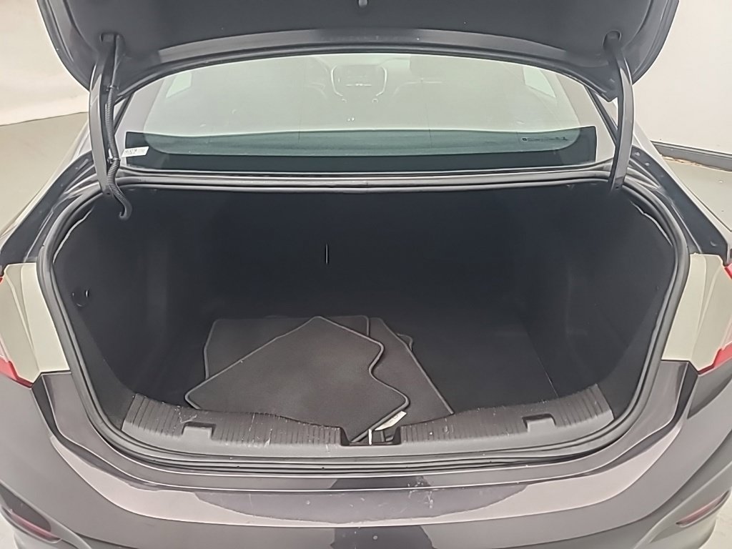 Used 2017 Chevrolet Cruze Premier FWD image 18