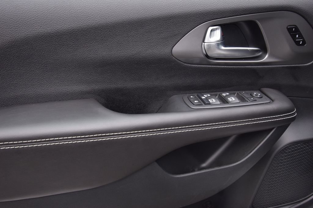 New 2026 Chrysler Pacifica Select w/ S Appearance Package FWD image 29