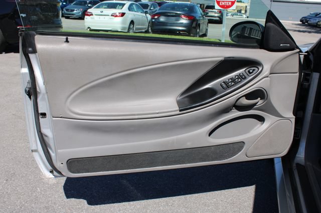 Used 2004 Ford Mustang Convertible RWD image 10