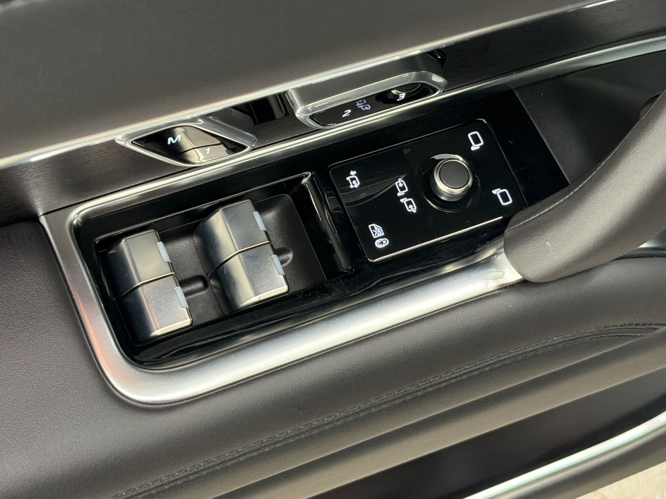 New 2026 Land Rover Range Rover SE AWD/4WD image 14