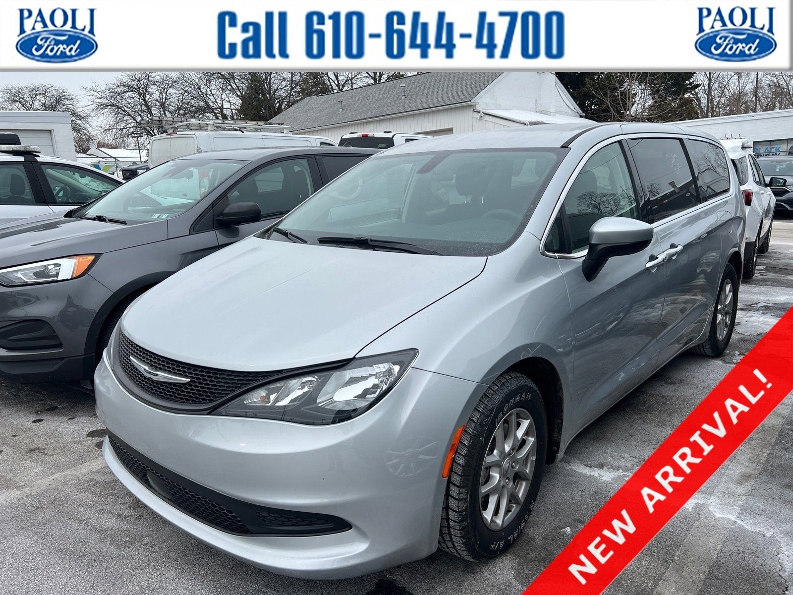 Used 2022 Chrysler Voyager LX image 1