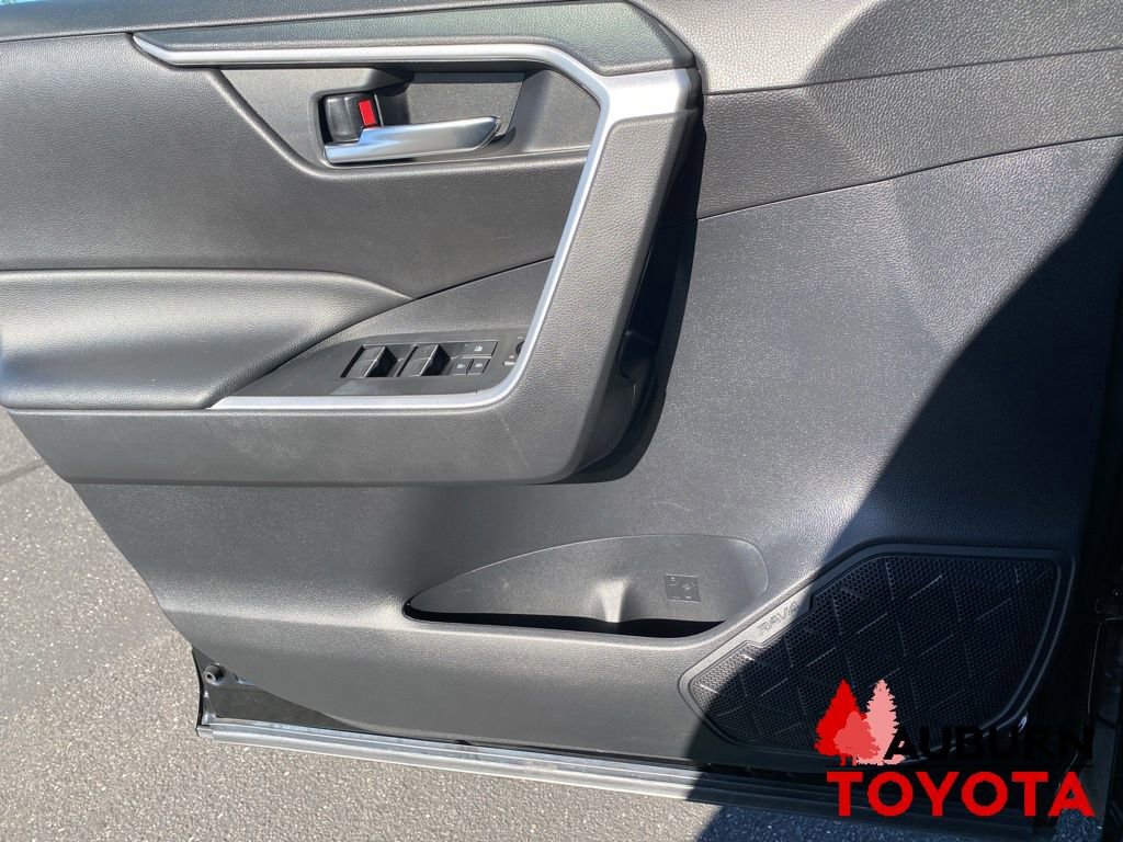 Used 2022 Toyota RAV4 XLE w/ XLE Grade Weather Package AWD/4WD image 33