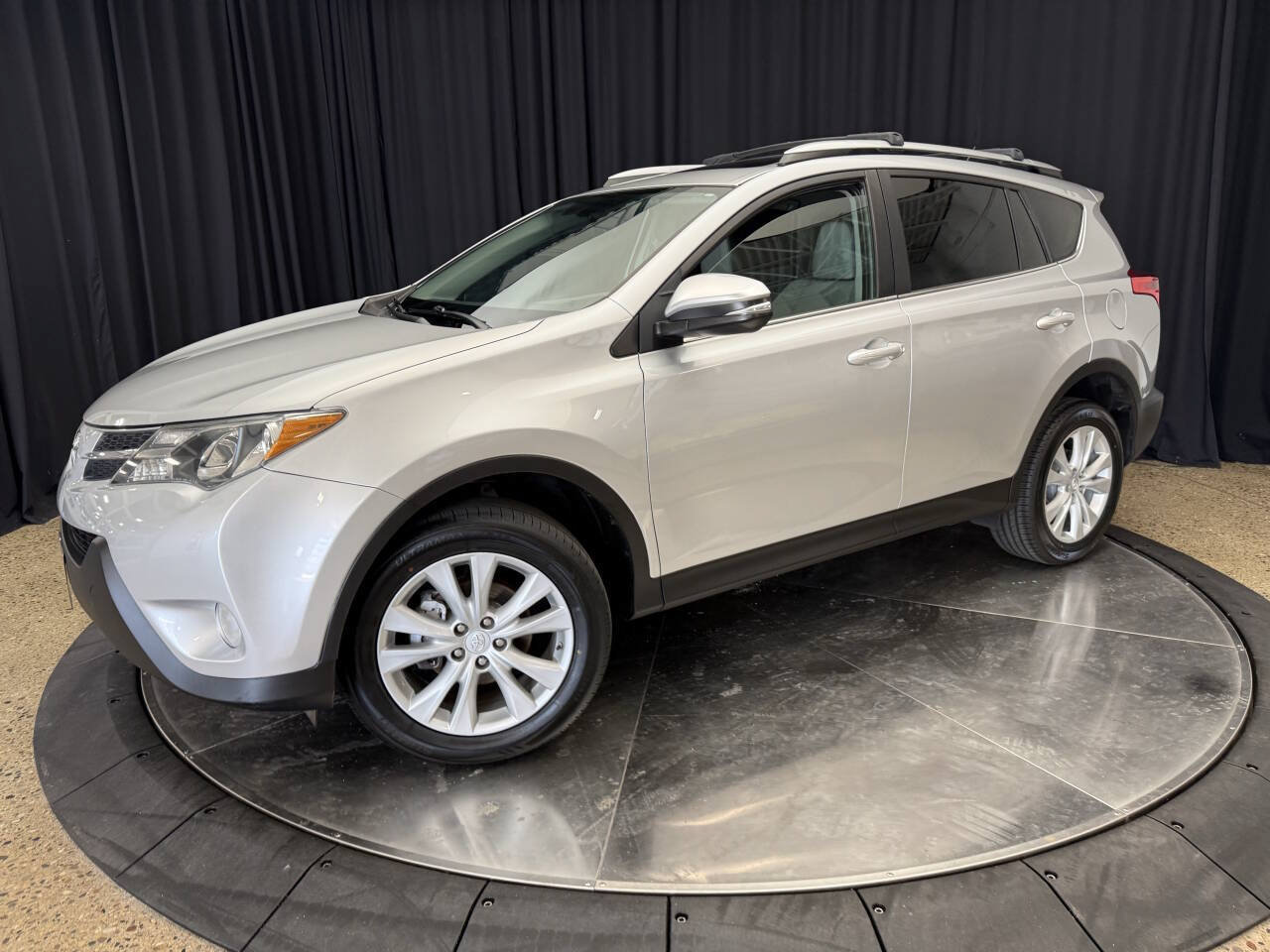 Used 2013 Toyota RAV4 Limited AWD/4WD image 3