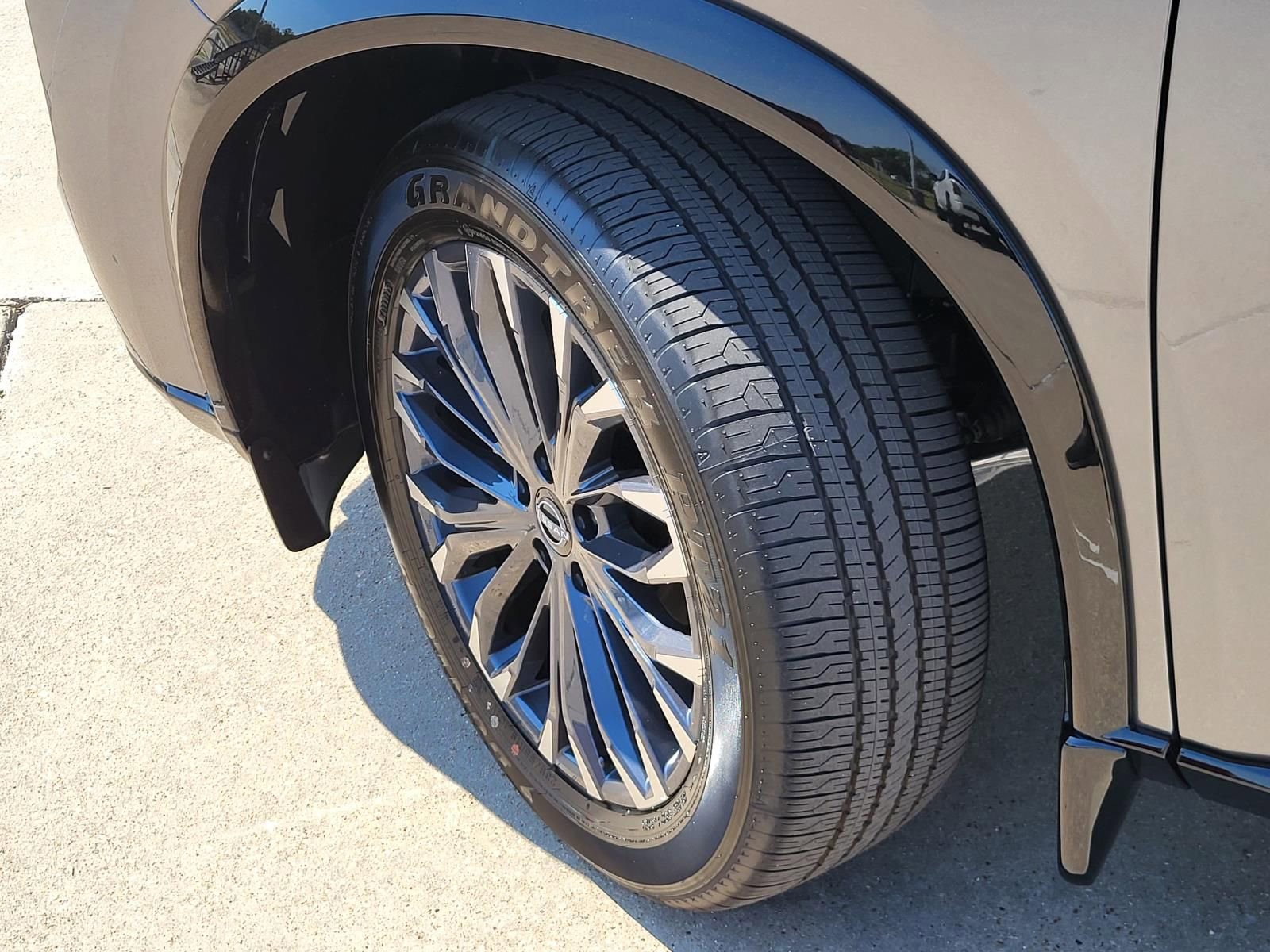 New 2026 Nissan Rogue Platinum image 10