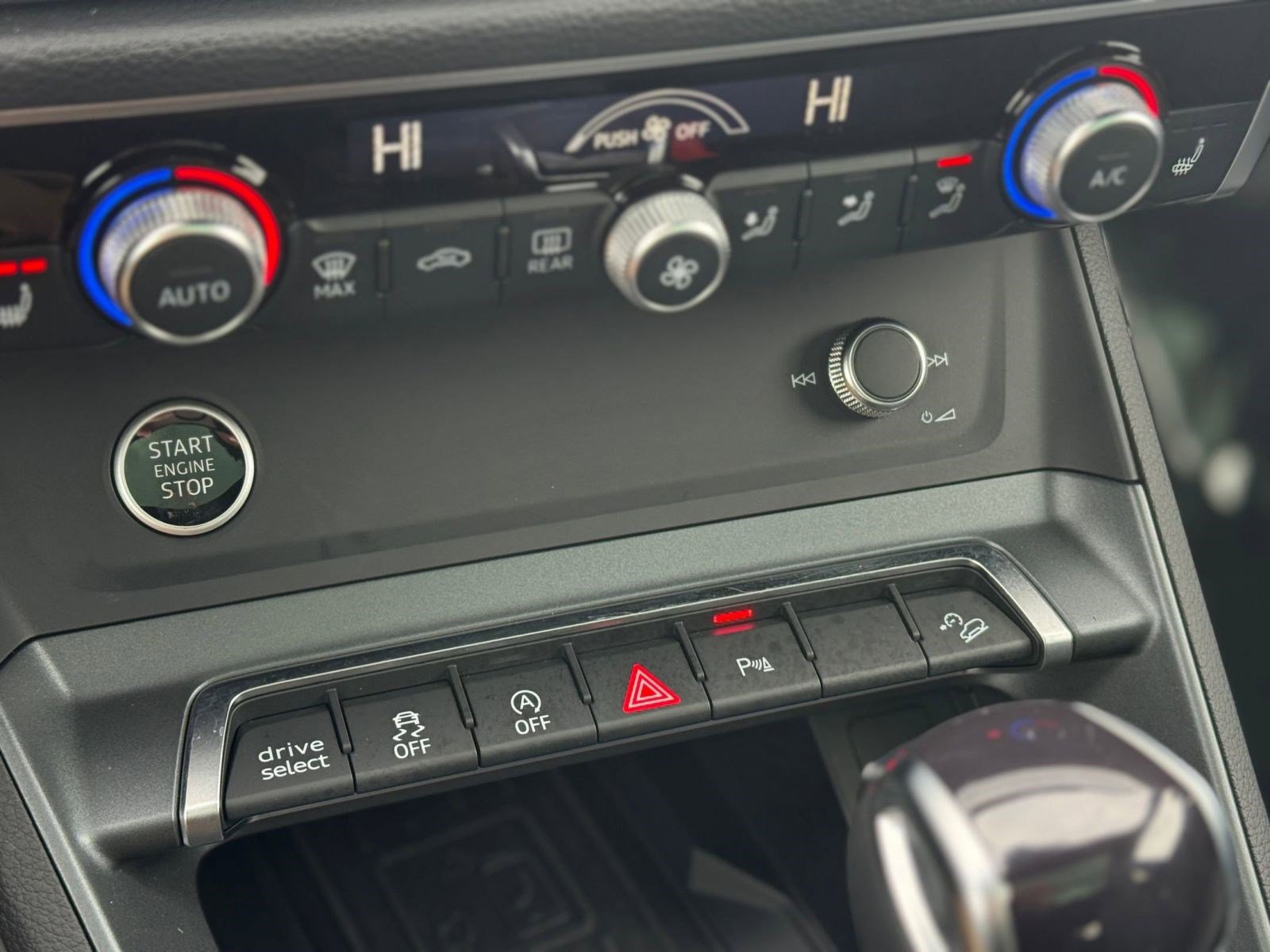 Certified 2025 Audi Q3 2.0T Premium w/ Convenience Package image 29