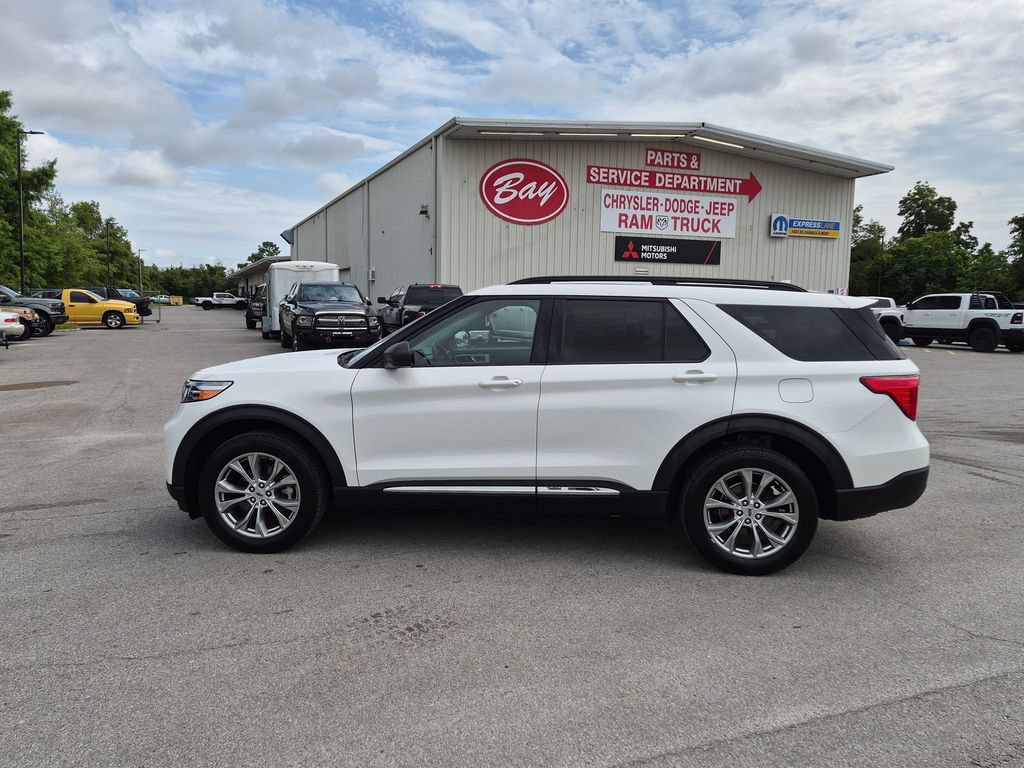 Used 2021 Ford Explorer XLT w/ Equipment Group 202A AWD/4WD image 9