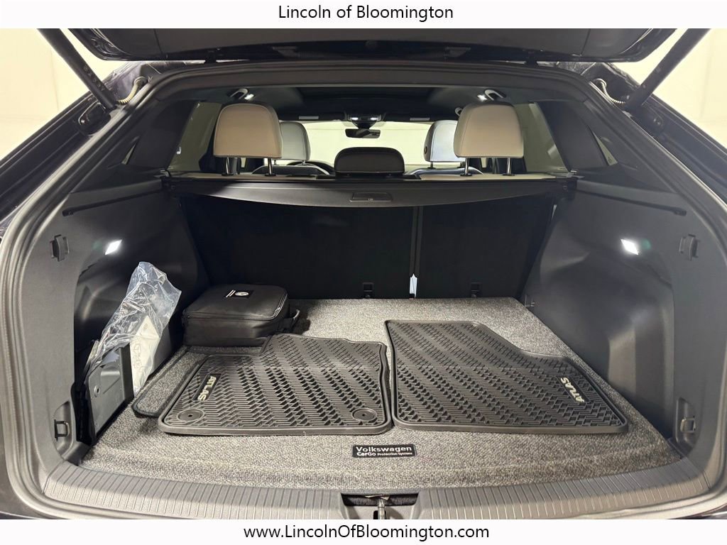 Used 2025 Volkswagen Atlas Cross Sport SEL Premium R-Line image 29