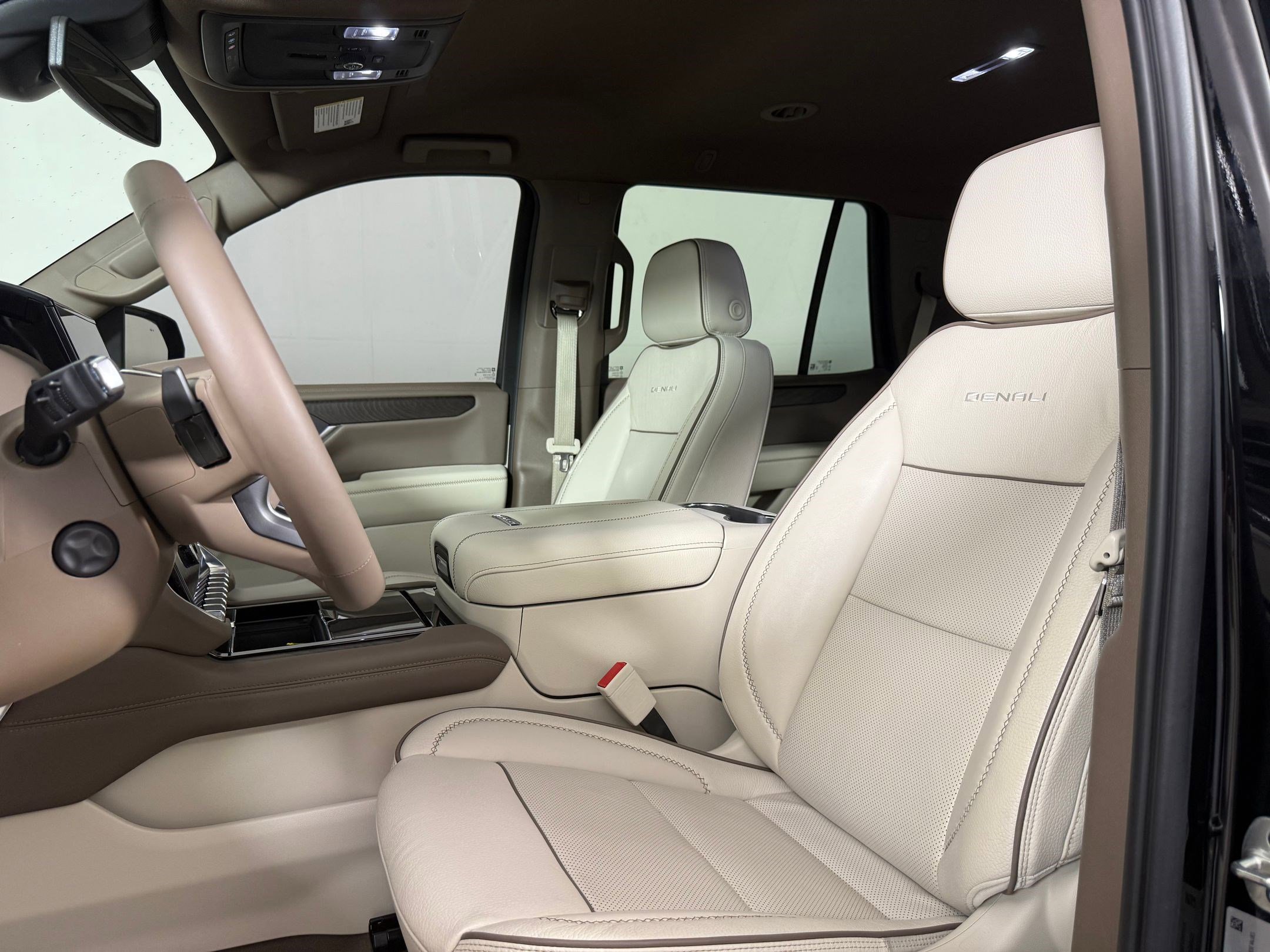 Used 2025 GMC Yukon Denali w/ LPO, Floor Liner Package image 6