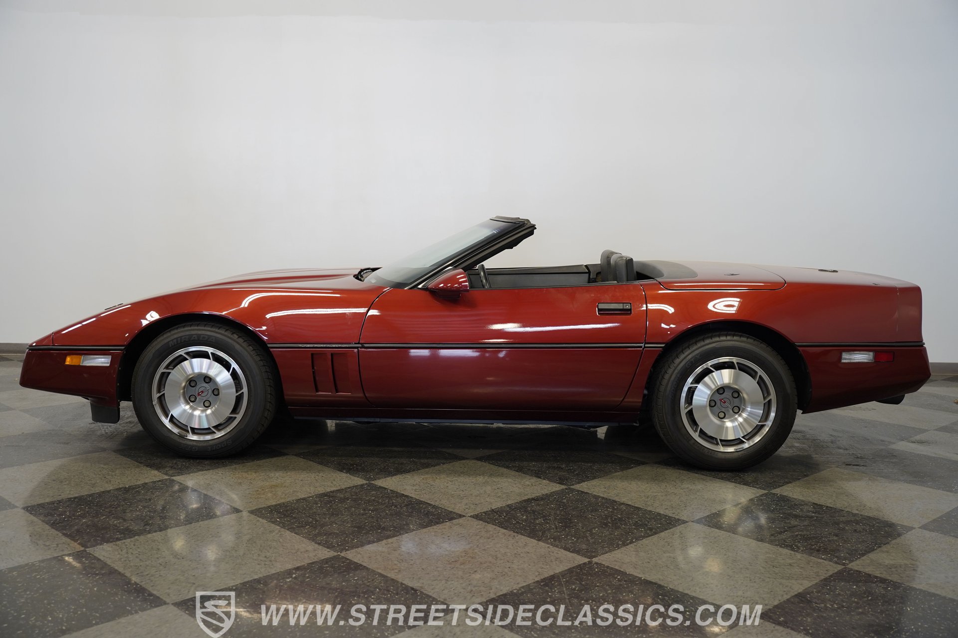 Used 1987 Chevrolet Corvette Convertible RWD image 8