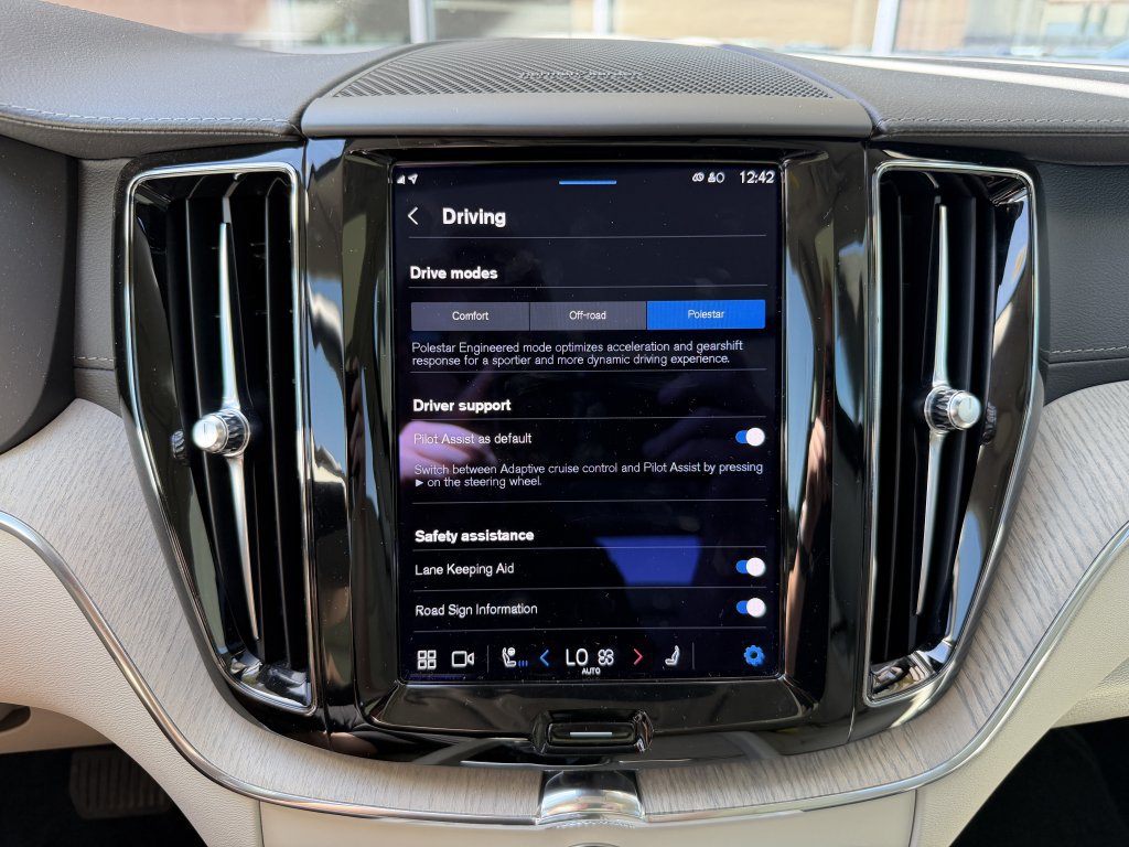 Used 2022 Volvo XC60 B5 Inscription w/ Advanced Package FWD image 25